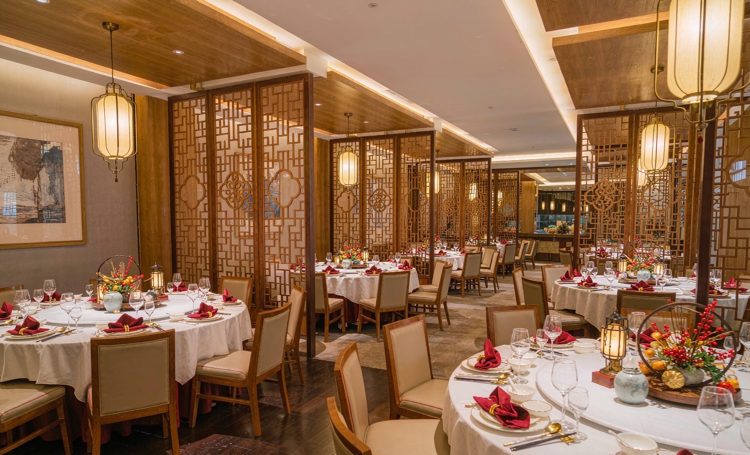 The warm dining room of a Chinese restaurant served by VEVOR in Southern California